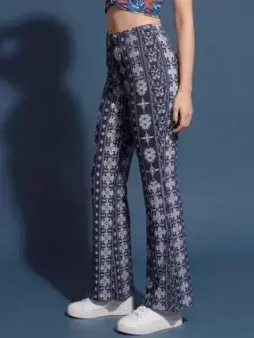High-Waisted Printed Flared Pants - Picture 3 of 5